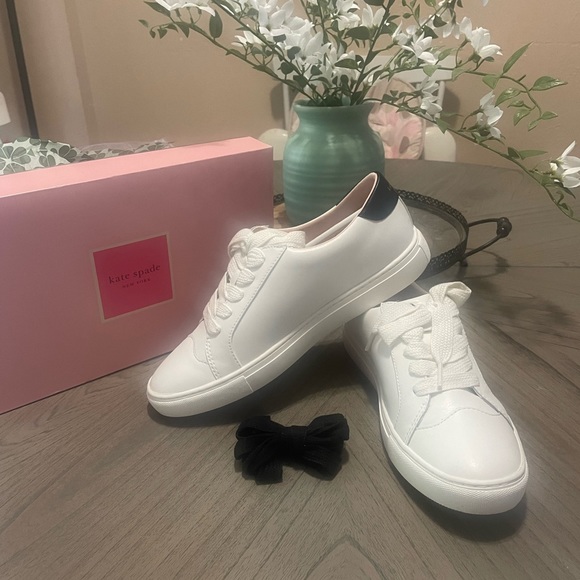 Never been worn, comes in original box Kate Spade Fez Glitz Sneakers size 10. - Picture 7 of 10